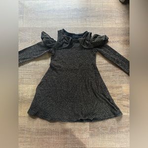 Girls XS long sleeve shoulder cut out dress